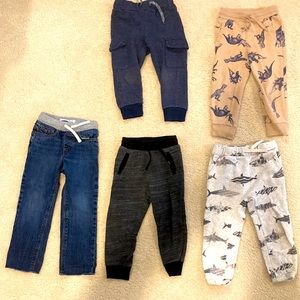 Size3T bundle of 5 pants. Great condition. Old Navy brand
